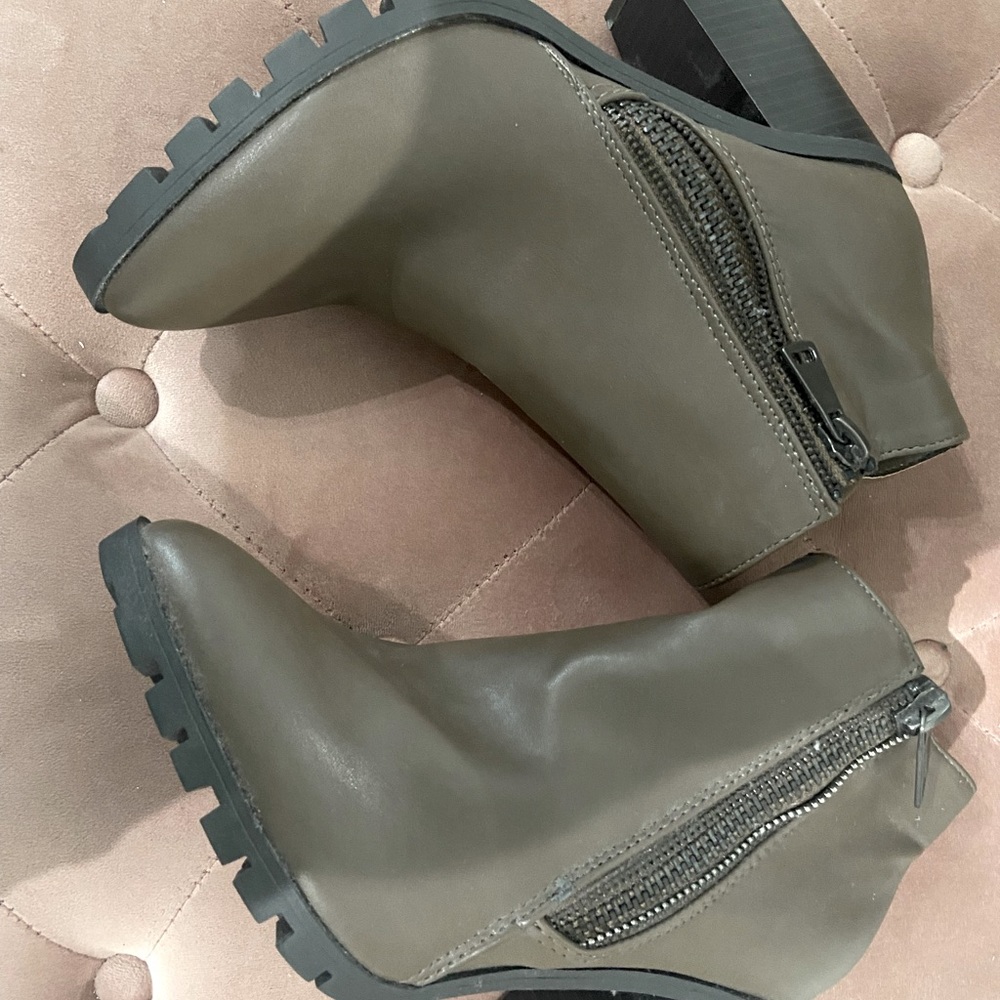 Qupid zippered ancle boots